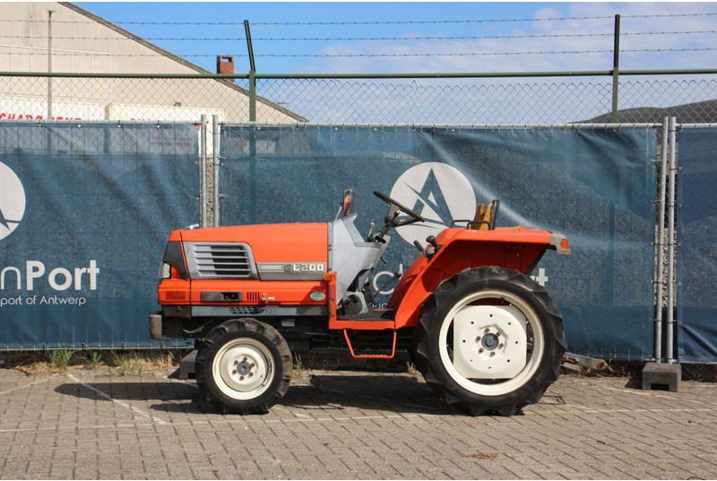 Kubota GL200 - Farm tractor: picture 2 Kubota GL200 - Farm tractor: picture 2