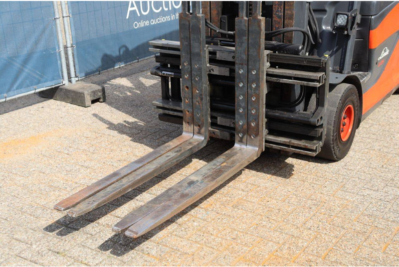 Electric forklift Linde E25HL-01/600: picture 14