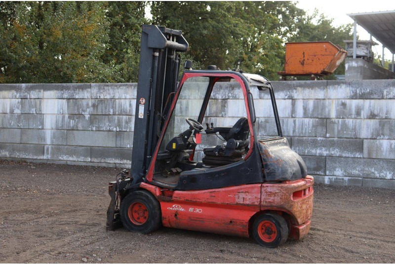Linde E30-02 - Electric forklift: picture 3 Linde E30-02 - Electric forklift: picture 3
