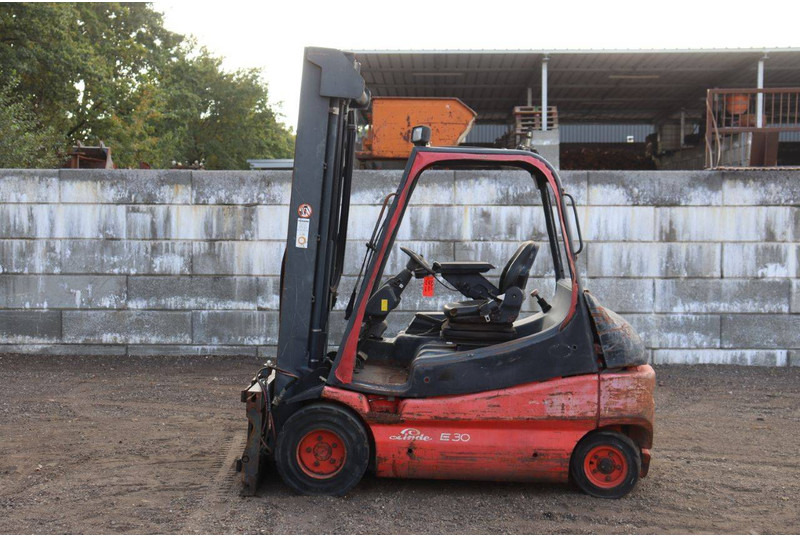 Linde E30-02 - Electric forklift: picture 2 Linde E30-02 - Electric forklift: picture 2