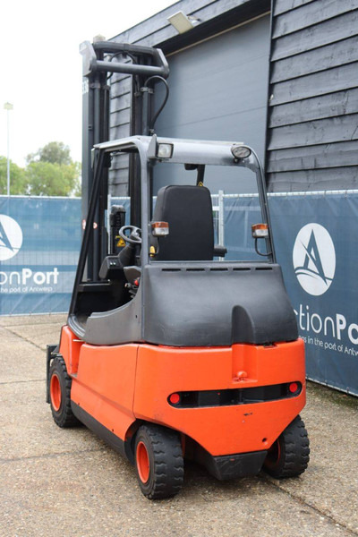 Linde E30/03/600 - Electric forklift: picture 4 Linde E30/03/600 - Electric forklift: picture 4