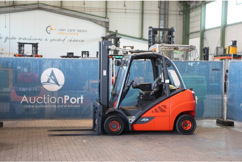 LPG forklift Linde H25T-02: picture 1