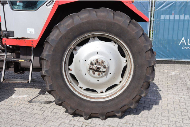 Farm tractor Massey Ferguson 699: picture 18