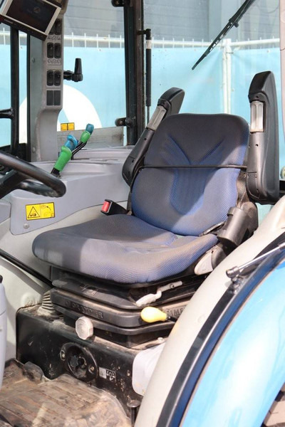 Farm tractor New Holland Boomer 50: picture 20