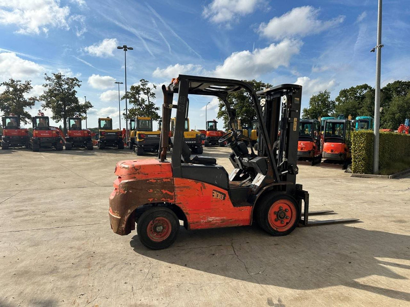 Onbekend CPCD30T8 - Diesel forklift: picture 4 Onbekend CPCD30T8 - Diesel forklift: picture 4