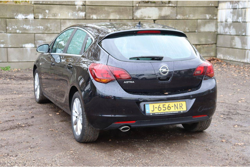 Opel Astra - Sedan: picture 4 Opel Astra - Sedan: picture 4