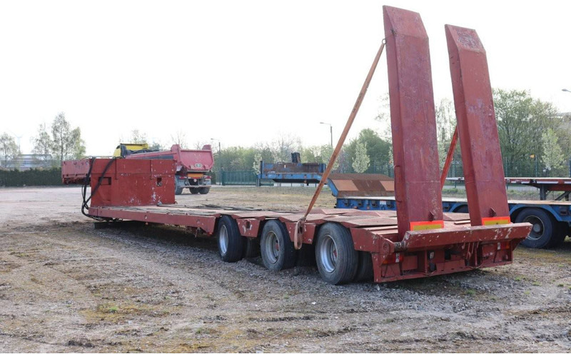SVP 12.48.3 - Low loader semi-trailer: picture 3 SVP 12.48.3 - Low loader semi-trailer: picture 3