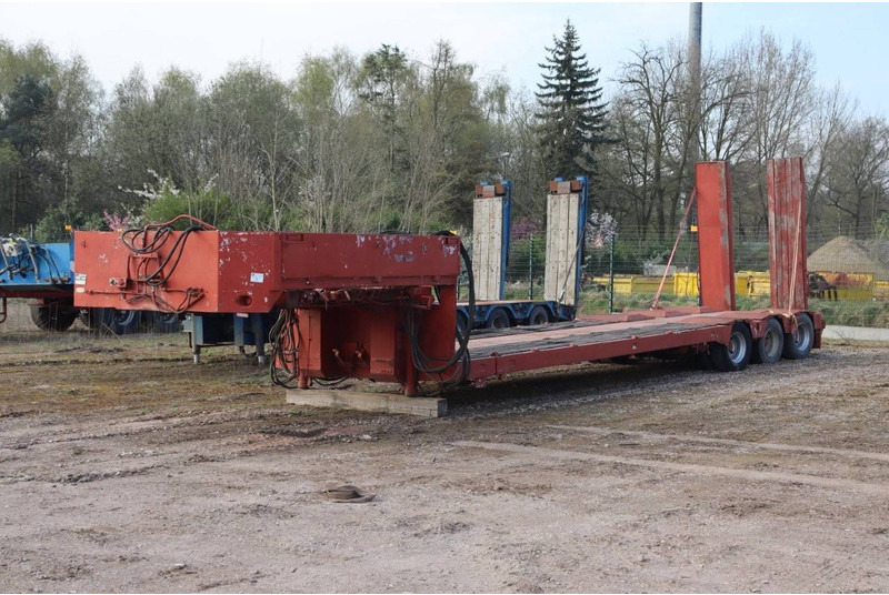 SVP 12.48.3 - Low loader semi-trailer: picture 1 SVP 12.48.3 - Low loader semi-trailer: picture 1