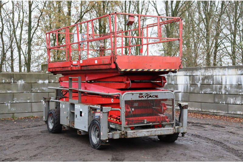 Skyjack SJ 9250 - Scissor lift: picture 4 Skyjack SJ 9250 - Scissor lift: picture 4