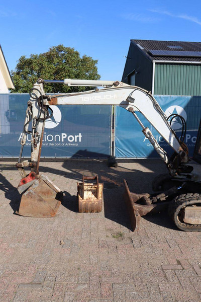 Crawler excavator Takeuchi TB025: picture 10