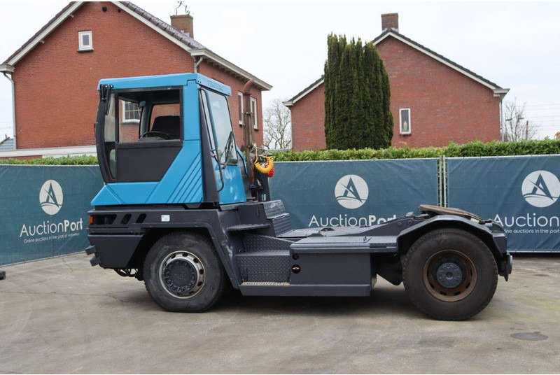 Terberg RT222 - Terminal tractor: picture 3 Terberg RT222 - Terminal tractor: picture 3