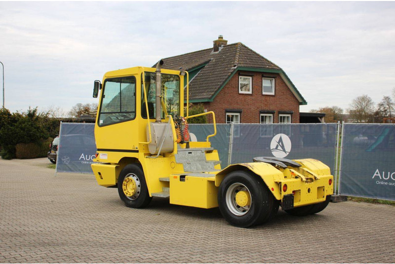 Terberg YT182 - Terminal tractor: picture 3 Terberg YT182 - Terminal tractor: picture 3