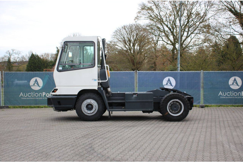 Terberg YT222 - Terminal tractor: picture 2 Terberg YT222 - Terminal tractor: picture 2