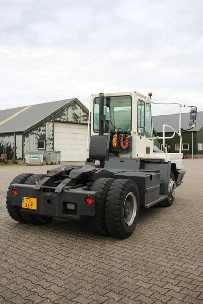 Terberg YT222 - Terminal tractor: picture 5 Terberg YT222 - Terminal tractor: picture 5