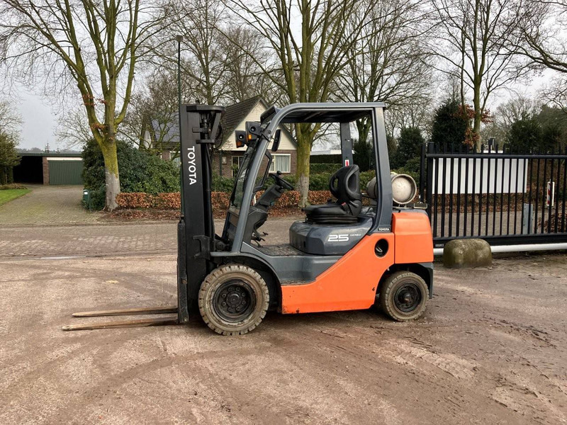 Toyota 02-8FG25 - LPG forklift: picture 3 Toyota 02-8FG25 - LPG forklift: picture 3