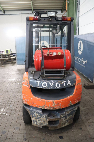 Toyota 02-8FGF25 - LPG forklift: picture 5 Toyota 02-8FGF25 - LPG forklift: picture 5