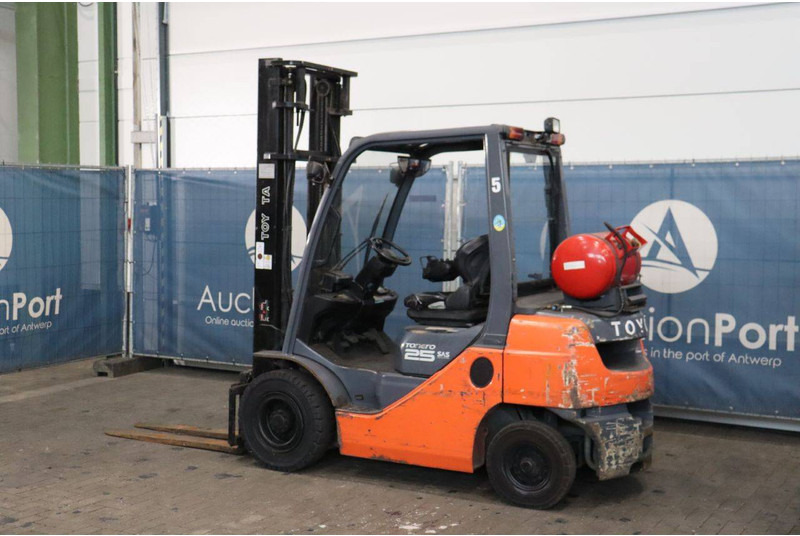 Toyota 02-8FGF25 - LPG forklift: picture 3 Toyota 02-8FGF25 - LPG forklift: picture 3