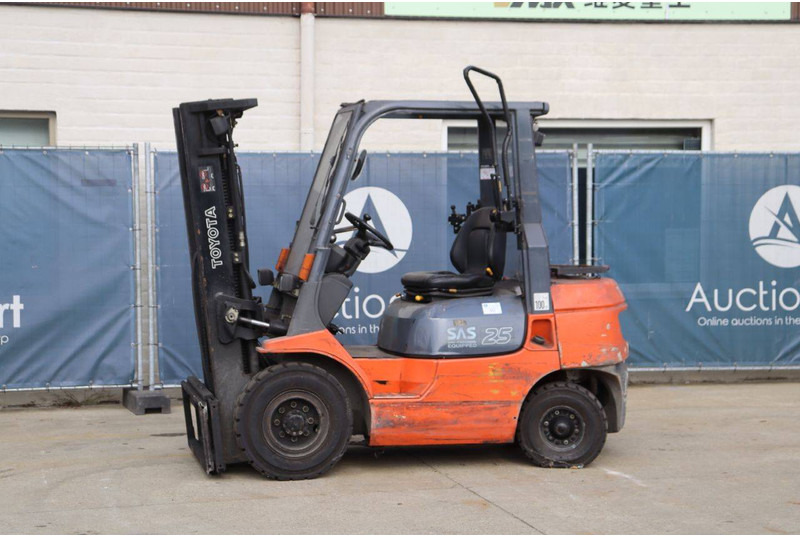 Toyota 42-7FGF25 - LPG forklift: picture 1 Toyota 42-7FGF25 - LPG forklift: picture 1