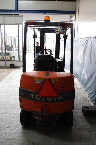 Toyota 7FBMF30 - Electric forklift: picture 4 Toyota 7FBMF30 - Electric forklift: picture 4