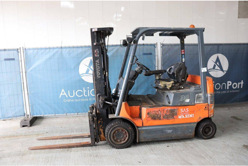 Toyota 7FBMF30 - Electric forklift: picture 1 Toyota 7FBMF30 - Electric forklift: picture 1