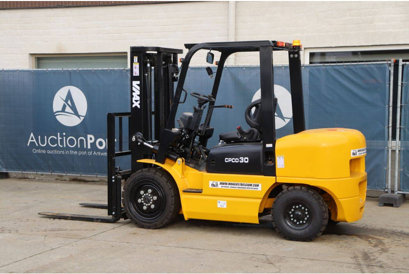 VMAX CPCD30 - Diesel forklift: picture 3 VMAX CPCD30 - Diesel forklift: picture 3