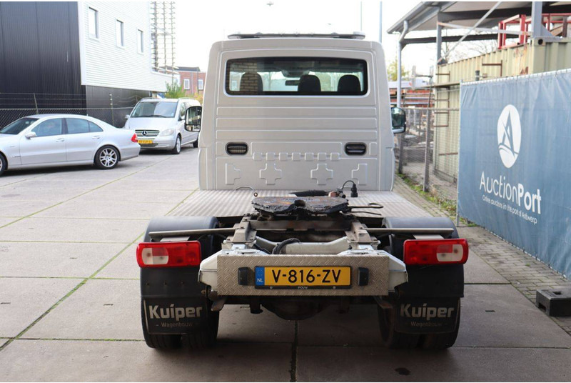 Volkswagen CRAFTER - Cab chassis truck: picture 5 Volkswagen CRAFTER - Cab chassis truck: picture 5