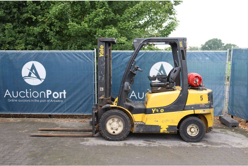 Yale GLP30 - LPG forklift: picture 2 Yale GLP30 - LPG forklift: picture 2