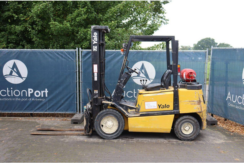 Yale GLP30 - LPG forklift: picture 2 Yale GLP30 - LPG forklift: picture 2