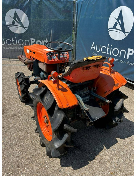 Zen-Noh B7001 - Farm tractor: picture 2 Zen-Noh B7001 - Farm tractor: picture 2