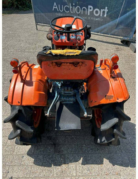 Zen-Noh B7001 - Farm tractor: picture 3 Zen-Noh B7001 - Farm tractor: picture 3