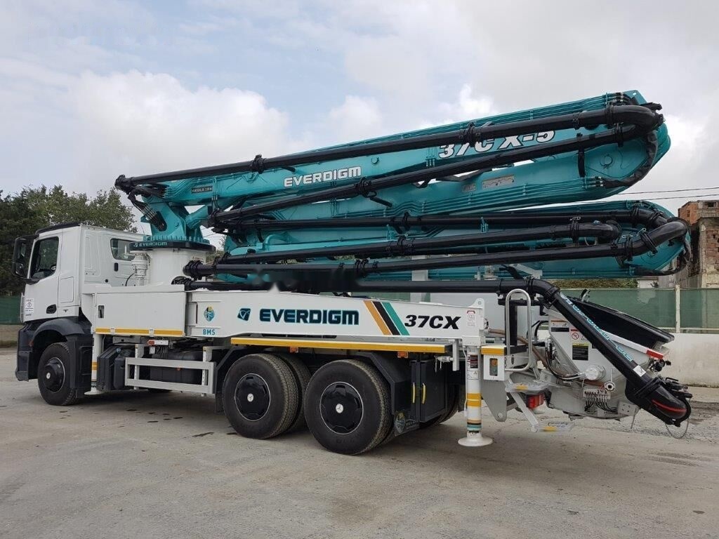 Mercedes-Benz 3342 P - Concrete pump truck: picture 5 Mercedes-Benz 3342 P - Concrete pump truck: picture 5