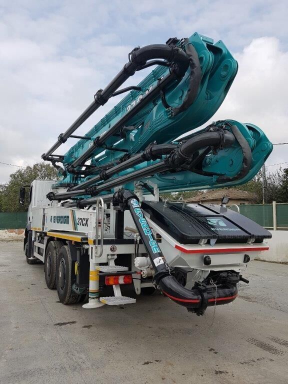 Mercedes-Benz 3342 P - Concrete pump truck: picture 4 Mercedes-Benz 3342 P - Concrete pump truck: picture 4