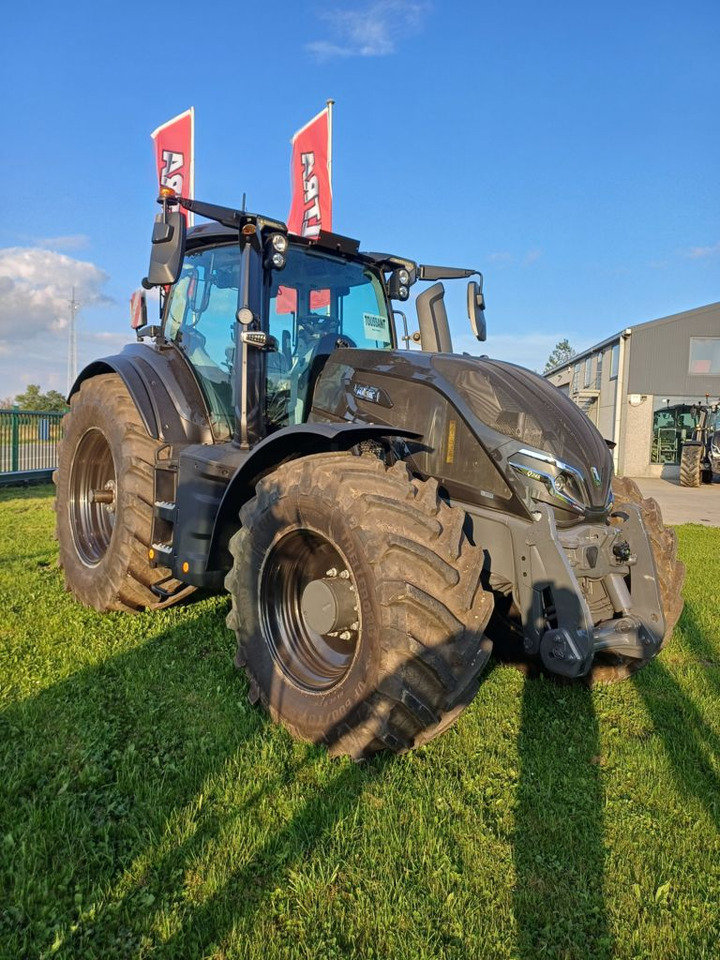 Valtra Q245 - Farm tractor: picture 3 Valtra Q245 - Farm tractor: picture 3