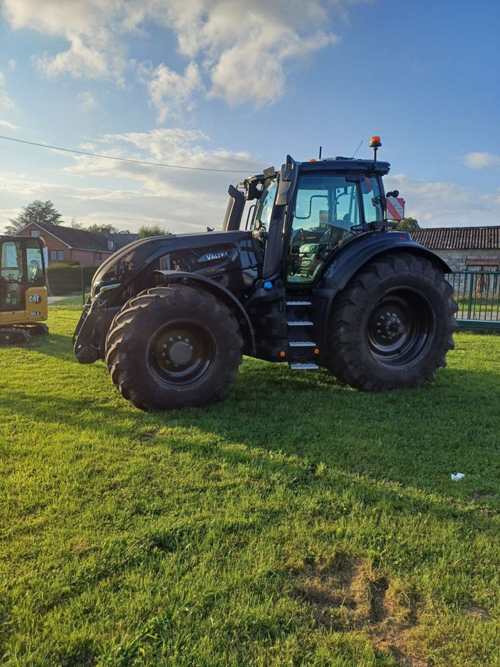 Valtra Q245 - Farm tractor: picture 4 Valtra Q245 - Farm tractor: picture 4