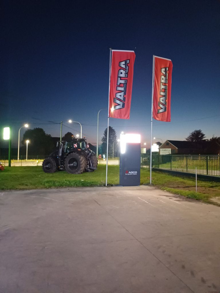 Valtra Q245 - Farm tractor: picture 5 Valtra Q245 - Farm tractor: picture 5