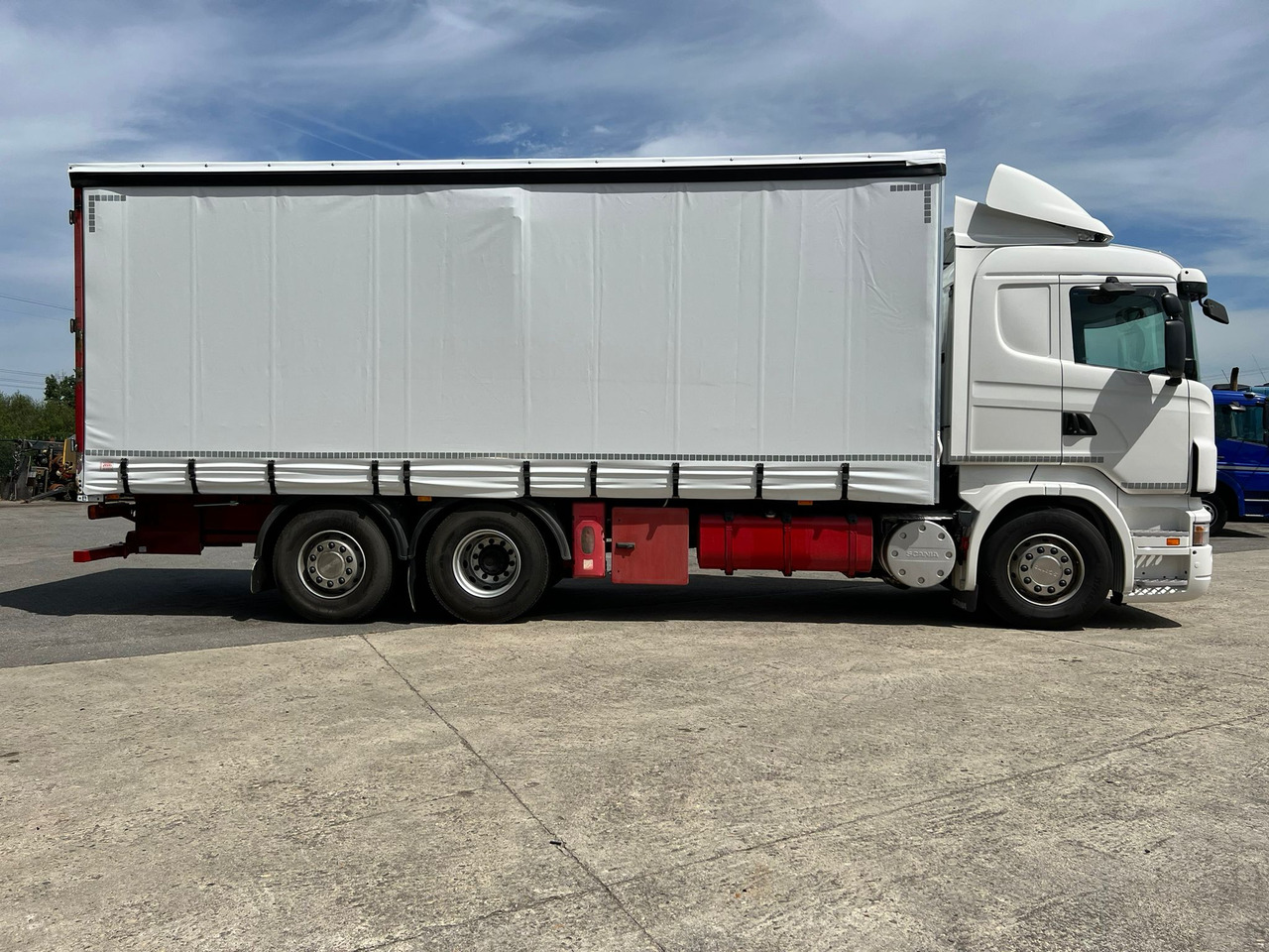 CAMION SCANIA 380 CON CARRETILLA MOFFET M4 - Curtainsider truck: picture 3 CAMION SCANIA 380 CON CARRETILLA MOFFET M4 - Curtainsider truck: picture 3