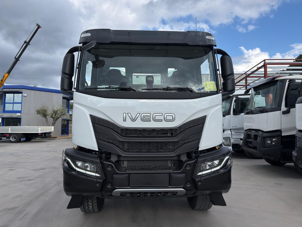 IVECO AD380T46 6x4 E6 (Chassis) - Cab chassis truck: picture 3 IVECO AD380T46 6x4 E6 (Chassis) - Cab chassis truck: picture 3