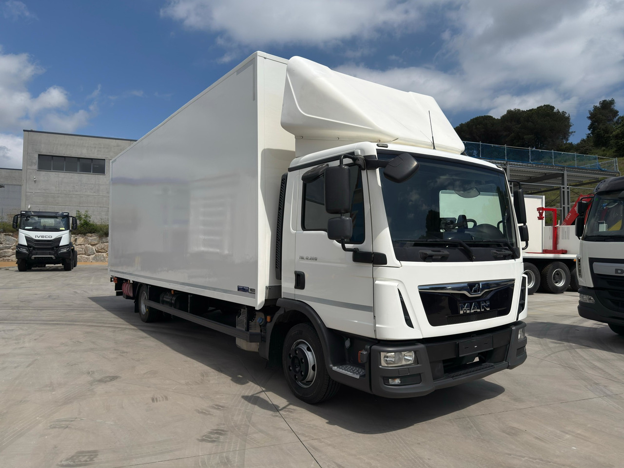 MAN 12.220 BL TGL E6 (VAN) - Box truck: picture 2 MAN 12.220 BL TGL E6 (VAN) - Box truck: picture 2