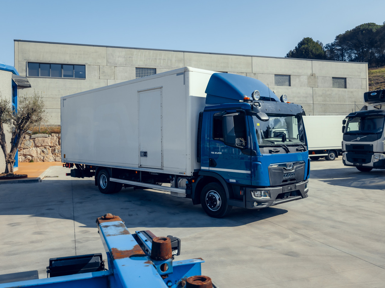 MAN 12.220 TGL E6 (VAN) - Box truck: picture 3 MAN 12.220 TGL E6 (VAN) - Box truck: picture 3