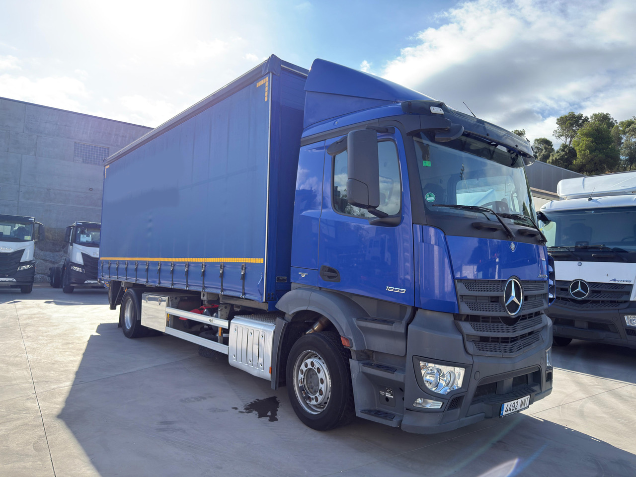 MERCEDES BENZ 18.33 Antos E6 (Self-portable) - Curtainsider truck: picture 2 MERCEDES BENZ 18.33 Antos E6 (Self-portable) - Curtainsider truck: picture 2