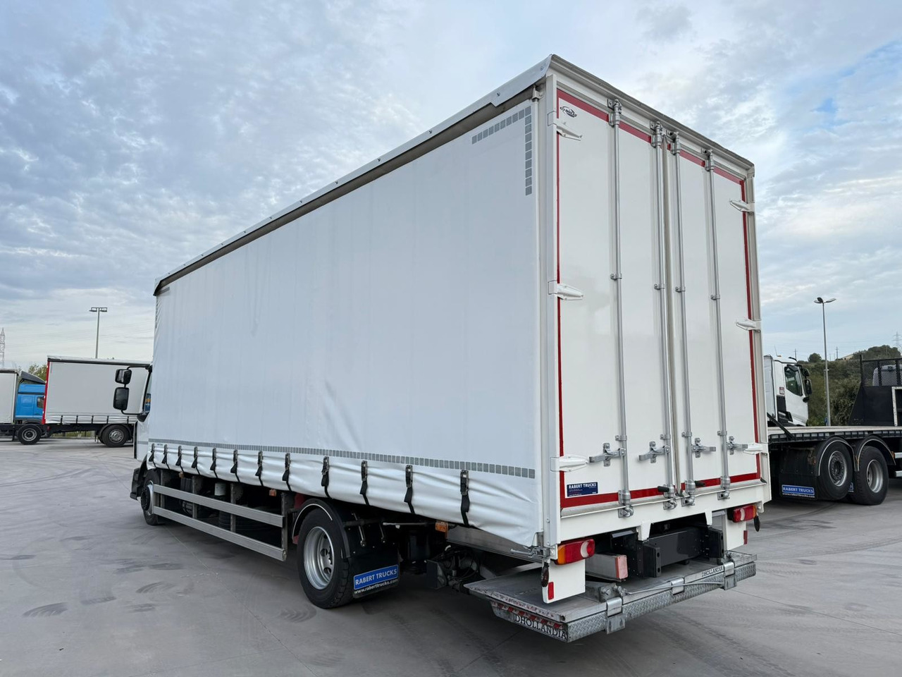 RENAULT D12.240 E6 (Tauliner) - Curtainsider truck: picture 4 RENAULT D12.240 E6 (Tauliner) - Curtainsider truck: picture 4