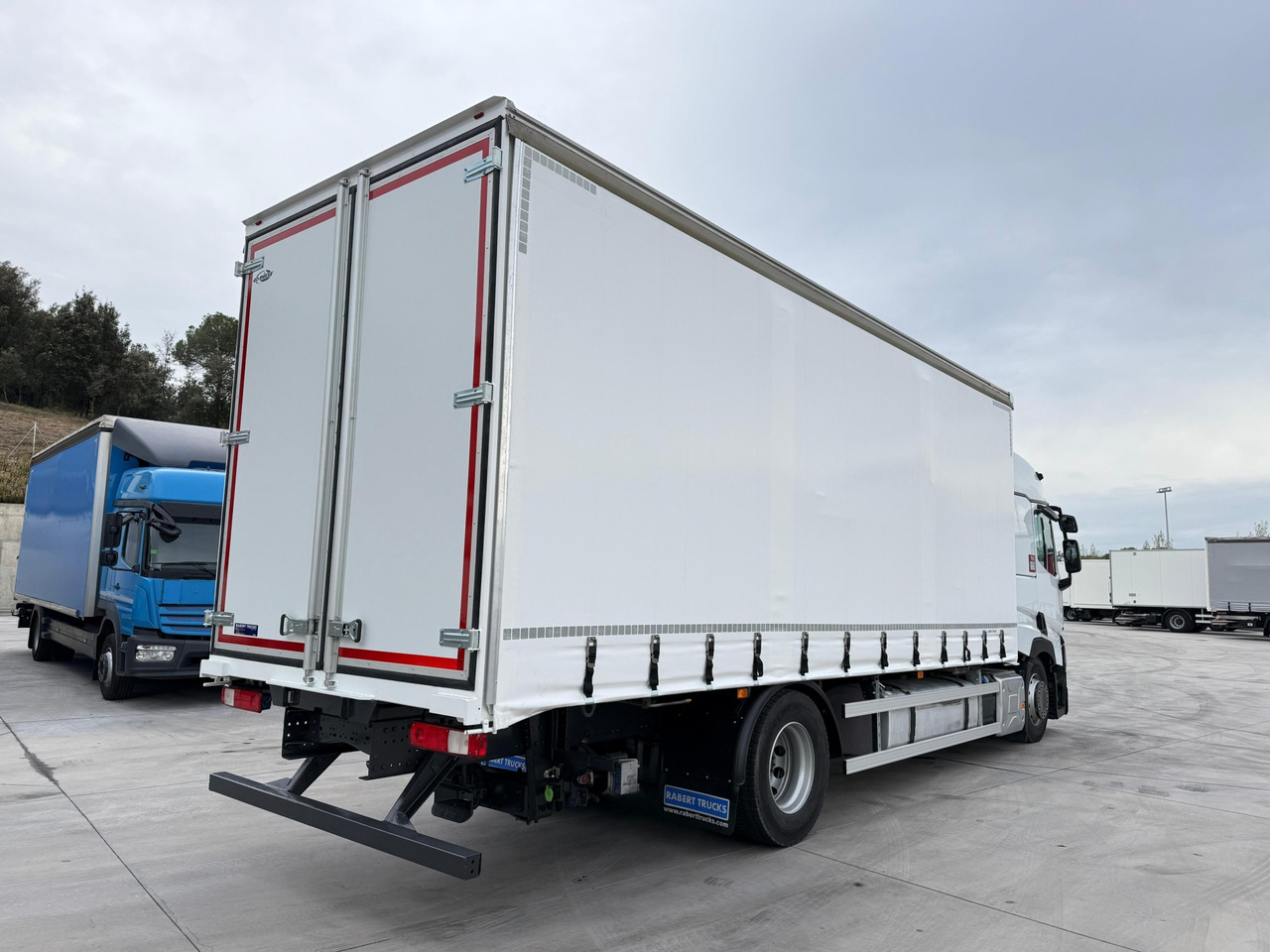 RENAULT T430 E6 (Tauliner) - Curtainsider truck: picture 4 RENAULT T430 E6 (Tauliner) - Curtainsider truck: picture 4