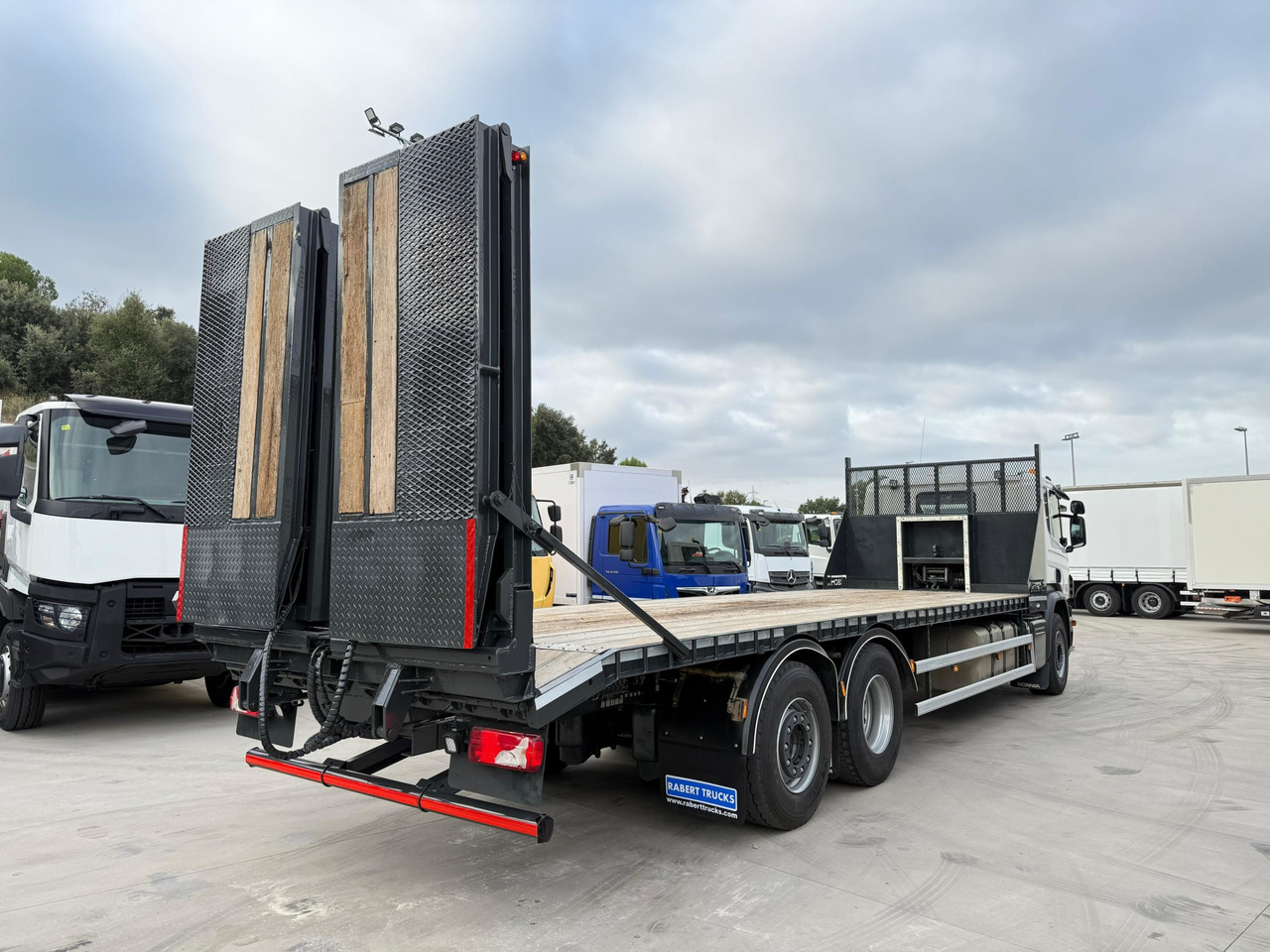 SCANIA P410 E6 (Platform) - Autotransporter truck: picture 3 SCANIA P410 E6 (Platform) - Autotransporter truck: picture 3