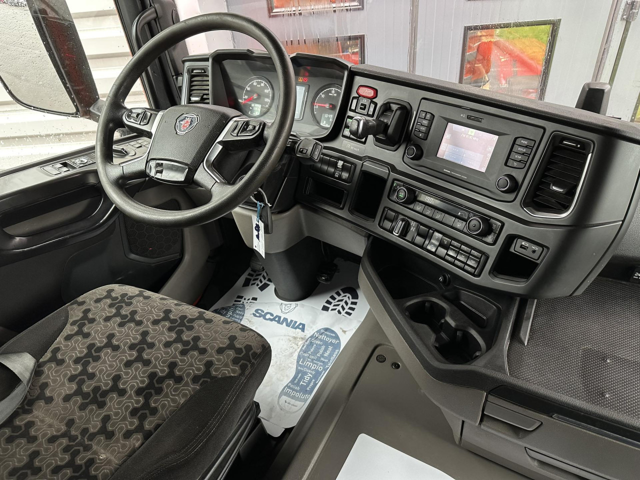 SCANIA R 450 B6x4HZ - Cab chassis truck: picture 2 SCANIA R 450 B6x4HZ - Cab chassis truck: picture 2