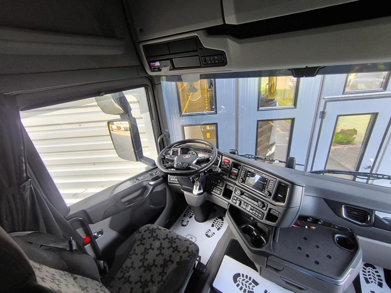 Tractor unit SCANIA R 500 A6x2NB: picture 9