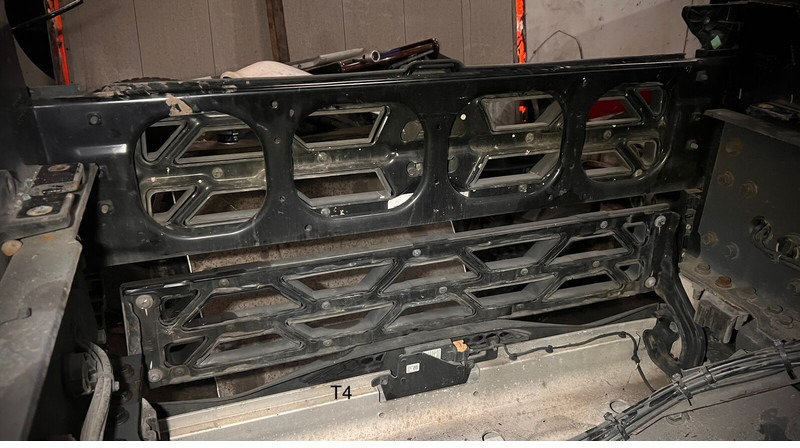 Renault  - Bumper: picture 2 Renault  - Bumper: picture 2