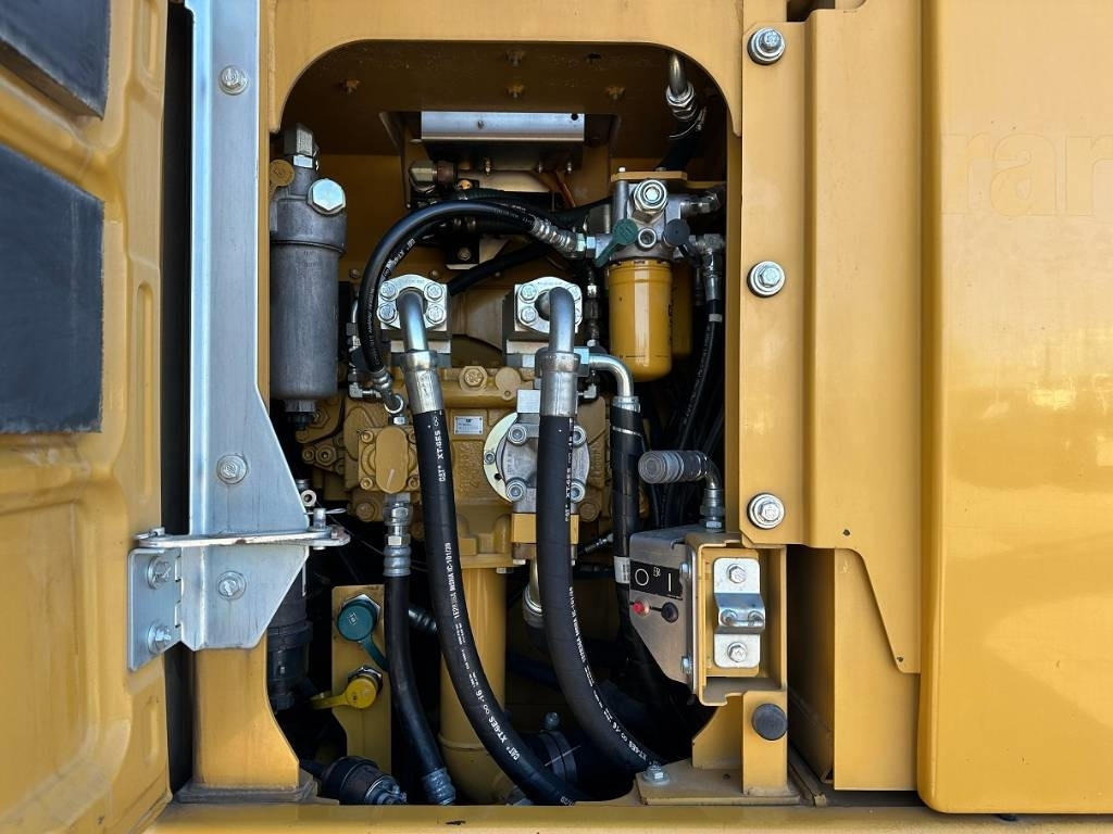 Crawler excavator CAT 320 EL RR: picture 10