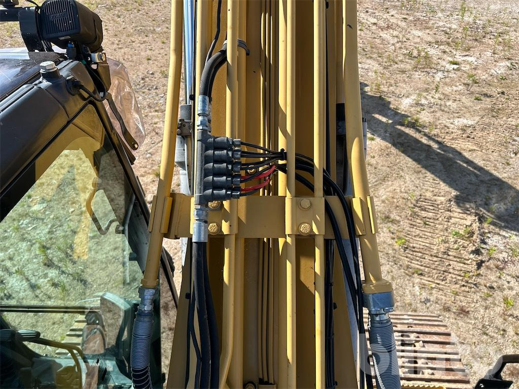 Crawler excavator CAT: picture 19