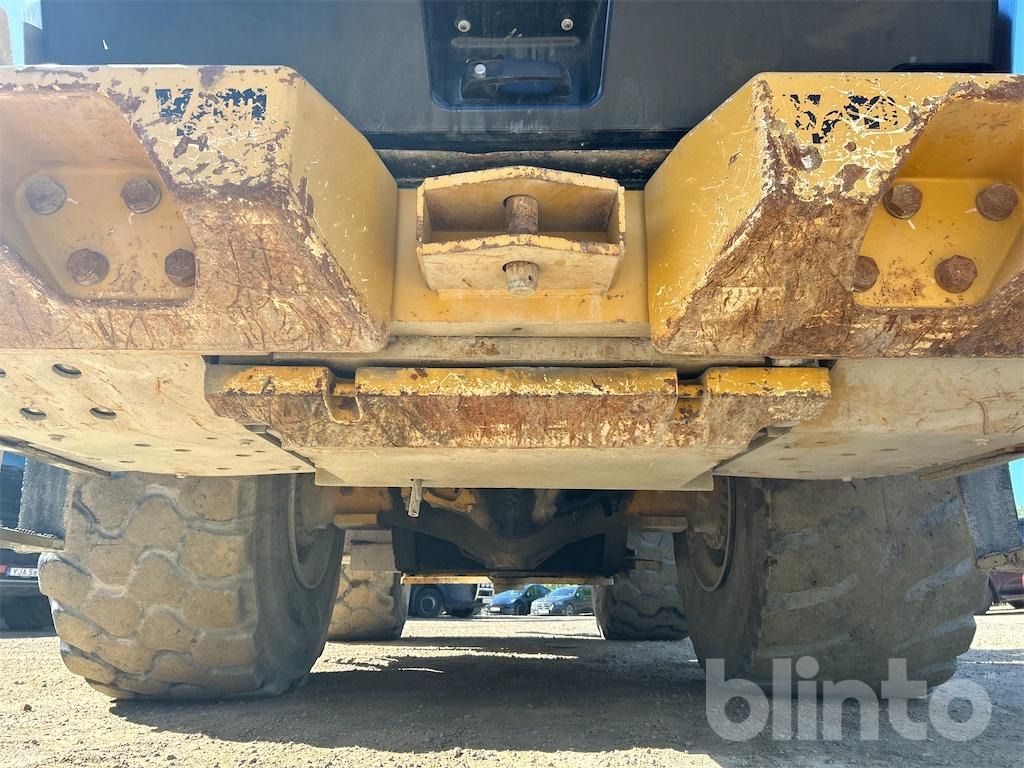 Wheel loader CATERPILLAR 980K: picture 26