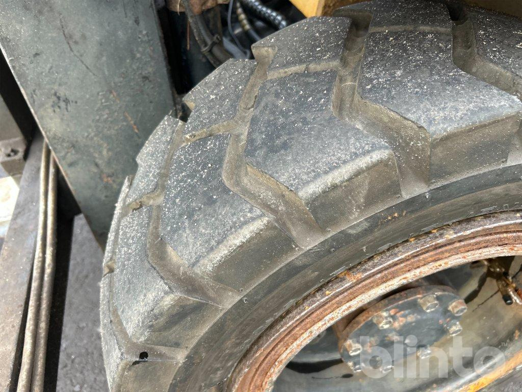 Diesel forklift Caterpillar DP30N: picture 45